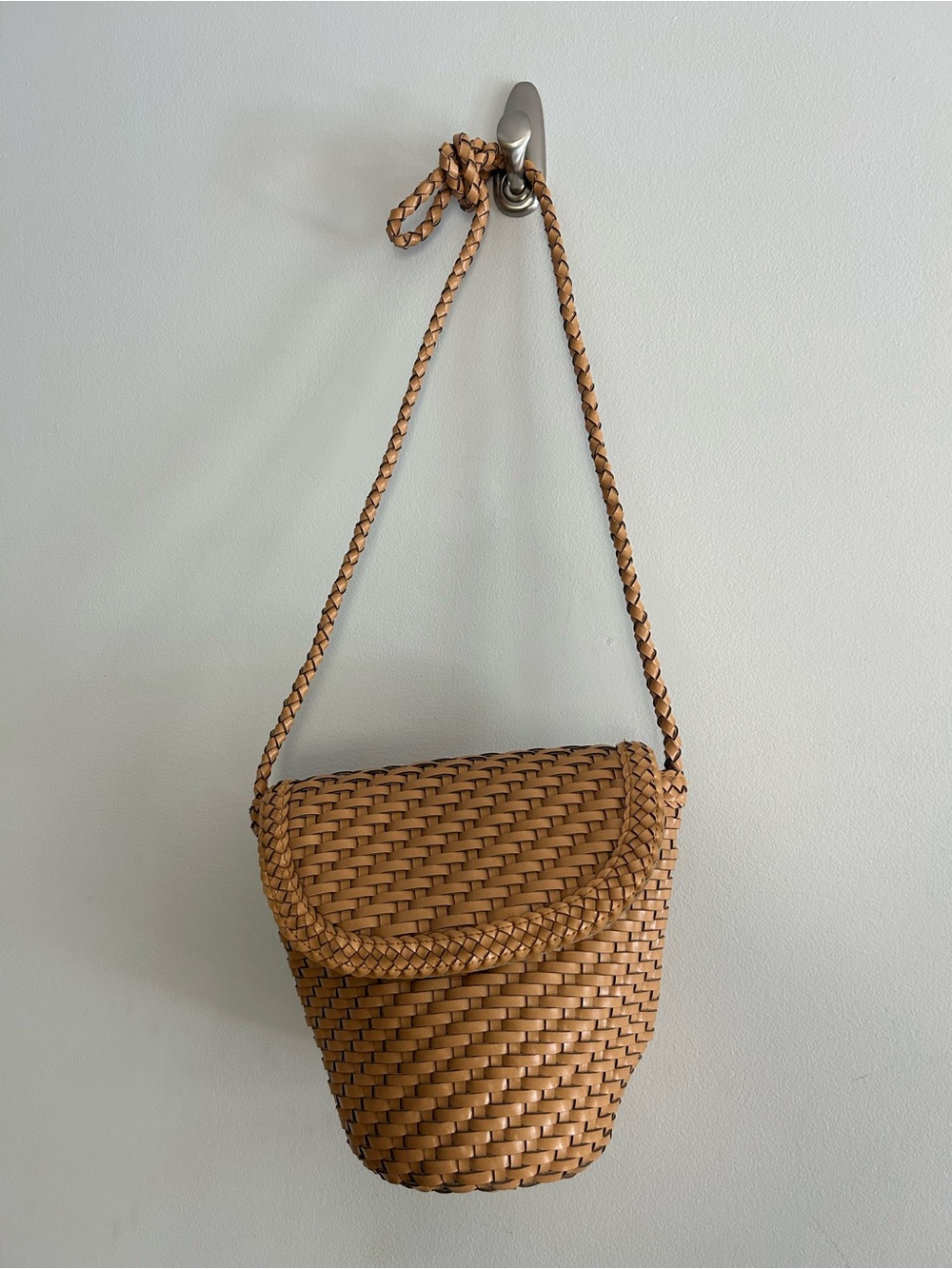 Unique Woven Straw Bucket Crossbody Bag - Tan